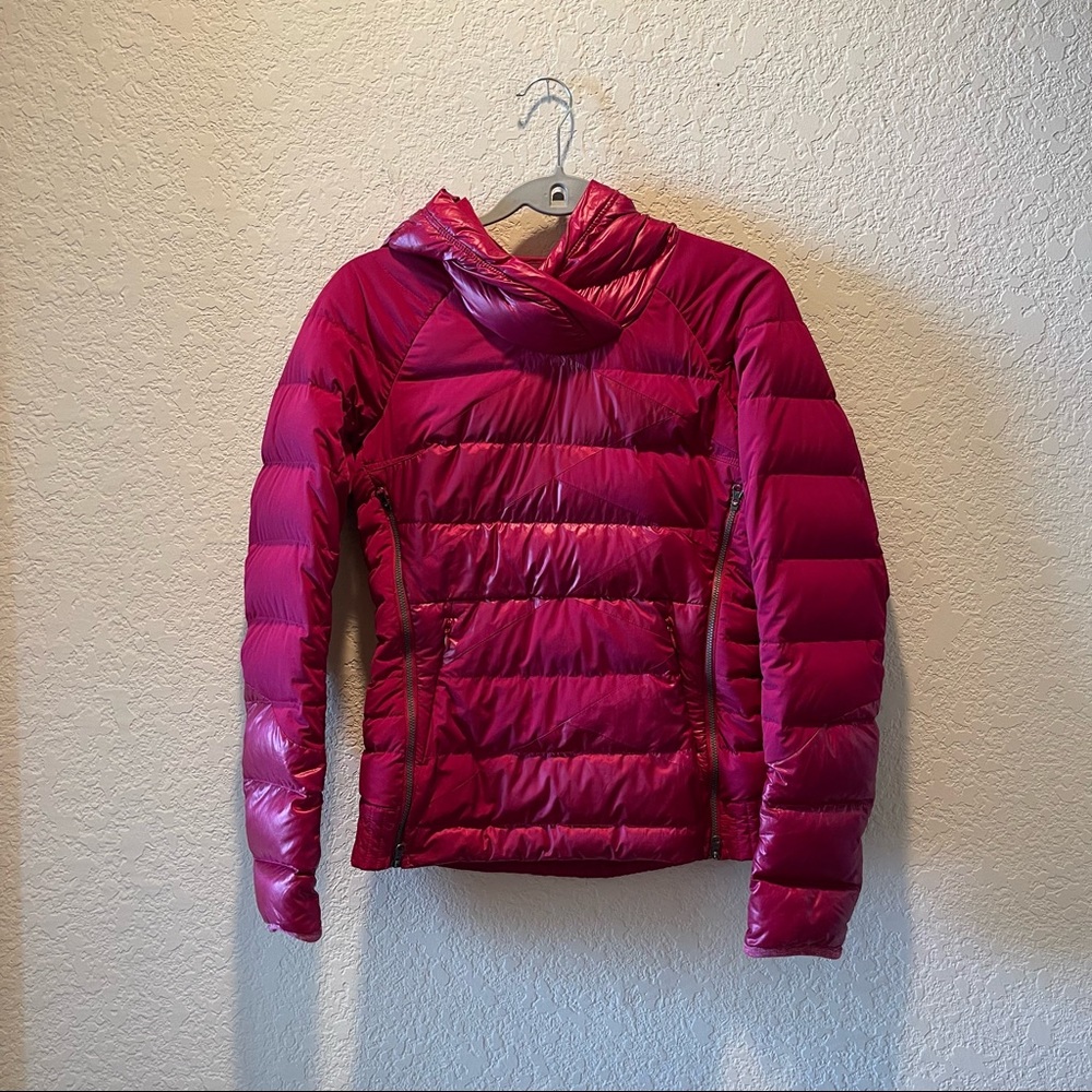 Lululemon “Down Right Cozy Pullover” in Berry Rumble water resistant pullover, 4